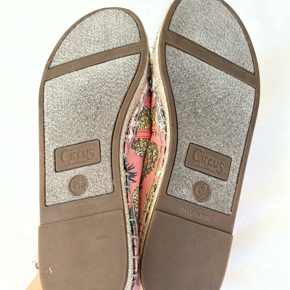 Circus by Sam Edelman canvas pineapple print flats size 6.5 - Picture 6 of 9